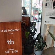 บรรยากาศ Tbh Cafe' Donmueang