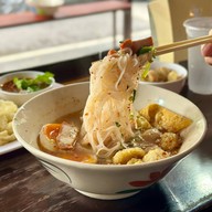 เมนูของร้าน ก๋วยเตี๋ยวห้อยขาริมน่าน