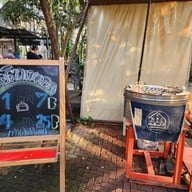 บรรยากาศ บ้าน ๑,๐๐๐ ไม้ Cafe & Farm