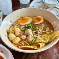 เมนูของร้าน ก๋วยเตี๋ยวห้อยขาริมน่าน