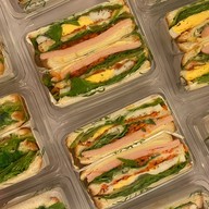 ปังปิ้ง มิกาเอล : นมสด ขนมปัง สังขยา แซนวิช