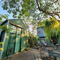 บรรยากาศ บ้าน ๑,๐๐๐ ไม้ Cafe & Farm