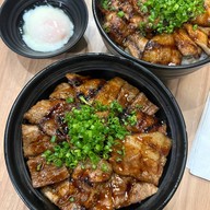 เมนูของร้าน โอฮาชิ ข้าวหน้าหมูย่างถ่าน สยาม