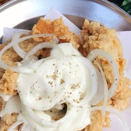 maneefriedchicken - ข้าว ไก่ทอด & ไข่ข้น สาขาสันติธรรม