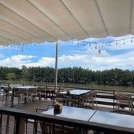 The Dishes Riverside พระสมุทรเจดีย์