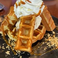 Pink Salmon Eatery &Bar