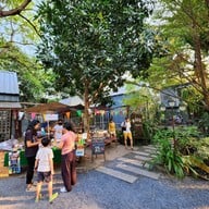 บรรยากาศ บ้าน ๑,๐๐๐ ไม้ Cafe & Farm