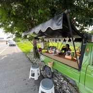 หน้าร้าน พักใจ๋ Slow bar แอร์พอร์ตลิ้งค์ ทับช้าง