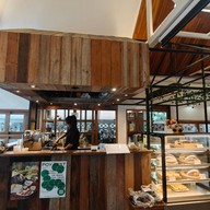 Laan-Tim's Cafe'&Gallery