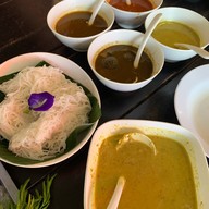 ขนมจีนแม่ยาย เส้นสดน้ำแกงปูม้า