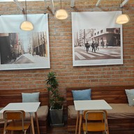 Laan-Tim's Cafe'&Gallery