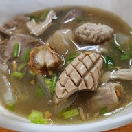 เมนูของร้าน เจ๊คุ้งเกาเหลาเลือดหมู