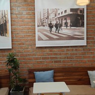 Laan-Tim's Cafe'&Gallery