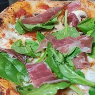 คันนาพิซซ่า แป้งสด นาโปลีสไตล์