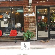 Deck Me Cafe Soi Charoen Krung 45