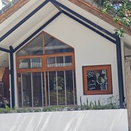 Laan-Tim's Cafe'&Gallery