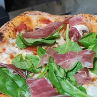 คันนาพิซซ่า แป้งสด นาโปลีสไตล์