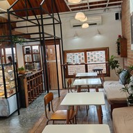 Laan-Tim's Cafe'&Gallery