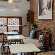 Laan-Tim's Cafe'&Gallery