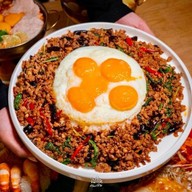 ข้าวกระเพรา ข้าวผัด ส้มตำ พิซซ่า สปาเกตตี้ คาเฟ่บ้านหมี คาเฟ่บ้านหมี สาย2