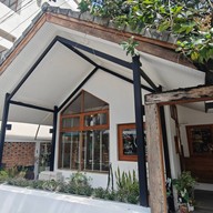 Laan-Tim's Cafe'&Gallery