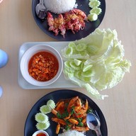 เมนูของร้าน หมี่เกี๊ยวโคตรปู