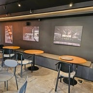บรรยากาศ บอททอมเลส สุขุมวิท 33 (Sukhumvit 33)