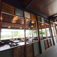 บรรยากาศ ตำไท ครบเครื่องเมนูอาหารอีสาน -
