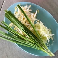 ผัดไทยกุ้งยิ้ม