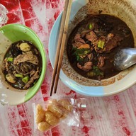 เมนูของร้าน ก๋วยเตี๋ยวเรือ (หญิงปรางค์เตี๋ยวเรือรสเด็ด)