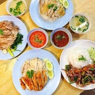 แม่หวาน ข้าวมันไก่-ข้าวขาหมู สาขาตลาดโต้รุ่งบ้านธาตุ สกลนคร