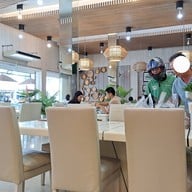 บรรยากาศ วิลลี่แหนมเนือง สกลนคร สาขาอาคารวัดแจ้งแสงอรุณ