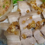 ลูกชิ้นทอด ข้าวไข่เจียวบุฟเฟต์