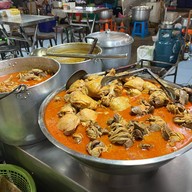 ร้านขนมจีนแม่สมนึก