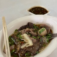 เมนูของร้าน ก๋วยเตี๋ยวเฮียตี๋น้อย เนินมะกอก