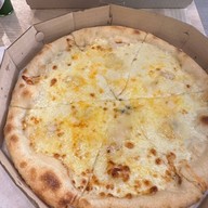 premium craft pizza บางนา