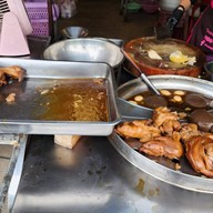 ร้านอาชีพก๋ง