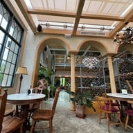 อัญมณีคาเฟ่แอนด์โรสเตอรี่ บางเสาธง สมุทรปราการ