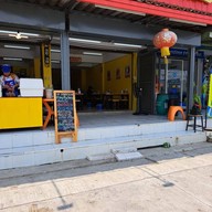 หน้าร้าน โกลี เย็นตาโฟ (ขจรวิทย์) ขจรวิทย์