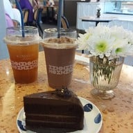 Wondering Cafe & Bakeshop HQ ถนนนางลิ้นจี่