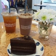 Wondering Cafe & Bakeshop HQ ถนนนางลิ้นจี่