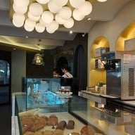 Wondering Cafe & Bakeshop HQ ถนนนางลิ้นจี่