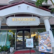 Wondering Cafe & Bakeshop HQ ถนนนางลิ้นจี่