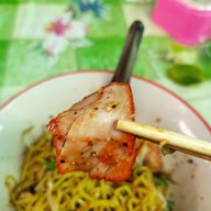 เมนูของร้าน ก๋วยเตี๋ยวต้มยำแม่น้อย