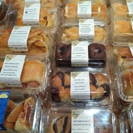 White Story Robinson ศรีสมาน