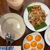 Zaab Eli (แซ่บอีลี่) เอสพลานาด รัชดาภิเษก