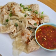 ก๋วยเตี๋ยวชลบุรี ณ โคราช หน้าวัดสระแก้ว