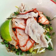 เมนูของร้าน ก๋วยเตี๋ยวต้มยำแม่น้อย