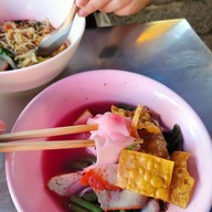 เมนูของร้าน ก๋วยเตี๋ยวเจ้สั้นต้มยำมะนาว