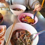 เมนูของร้าน ก๋วยเตี๋ยวเจ้สั้นต้มยำมะนาว